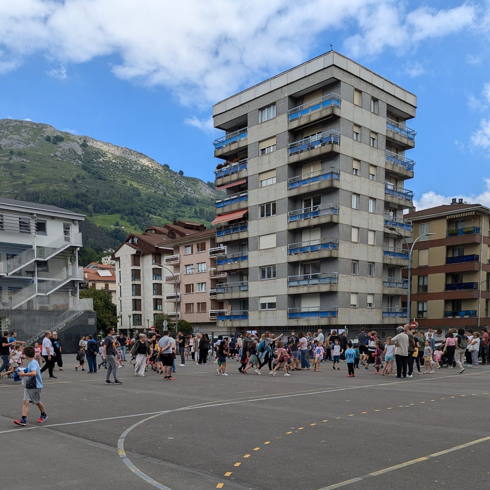 665 haur eta nerabe udal udaleku irekietan