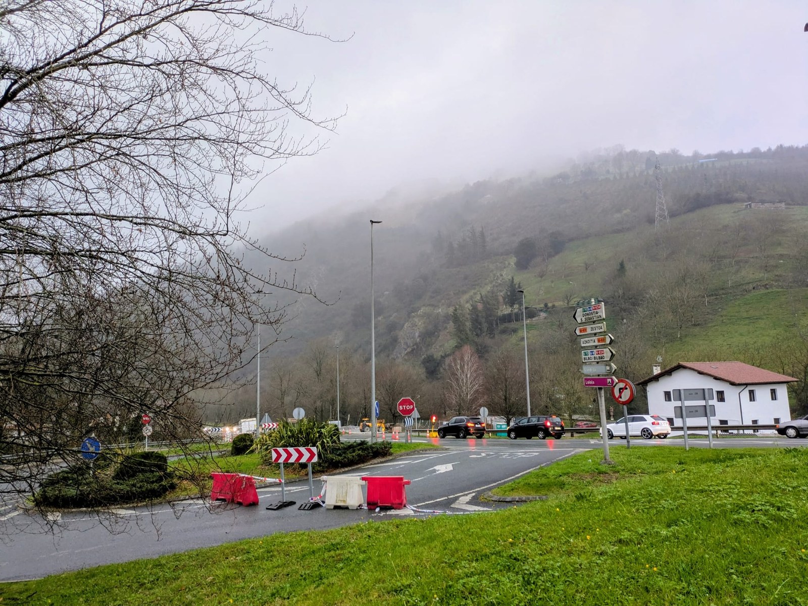 Adi! Zabaldu dute Ezkuztazko zubia