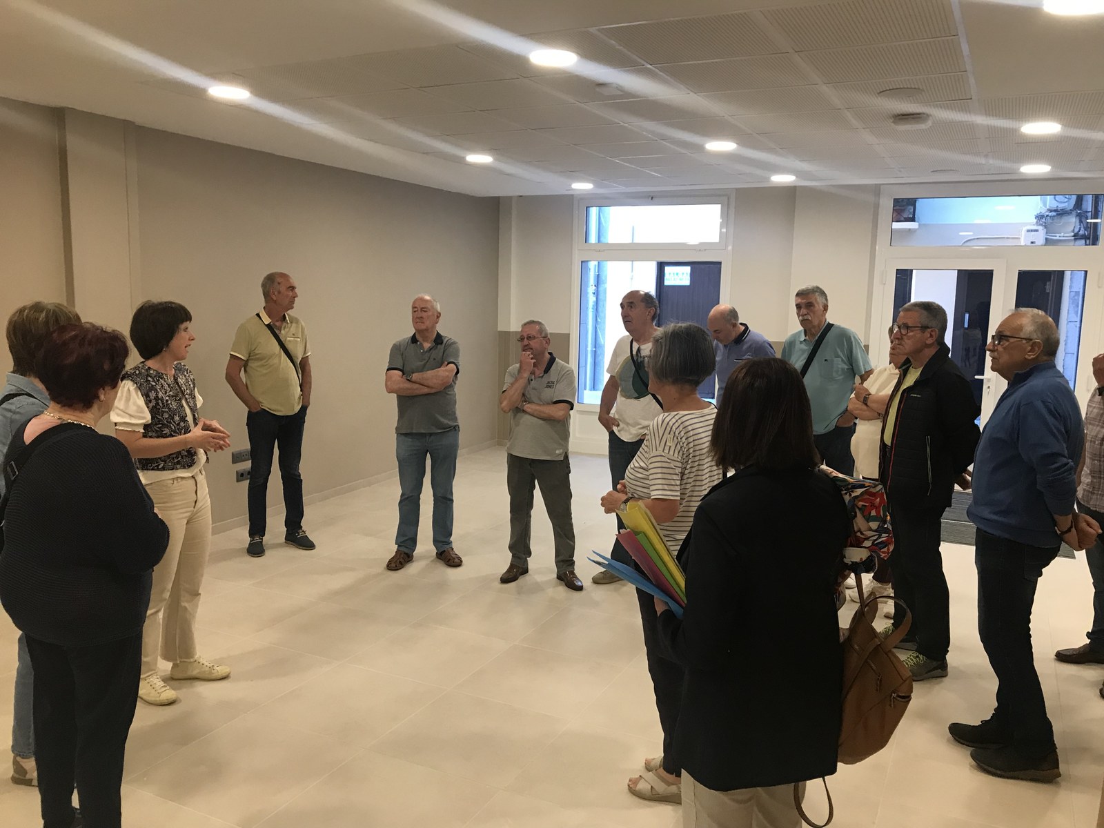 Adinekoentzako etxe tutelatuak bukatzear, araudia onartu du udalak