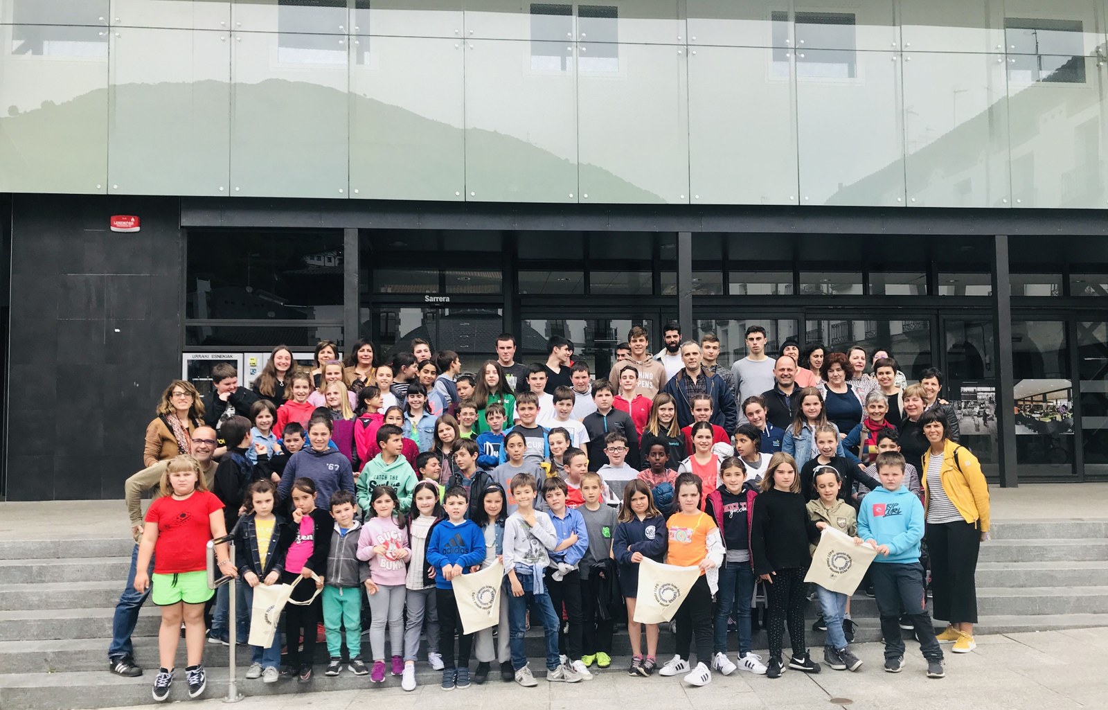 Agenda 21 en baitan ekoizpen eta kontsumo jasangarria aztertu dituzte ikastetxeetako haurrek