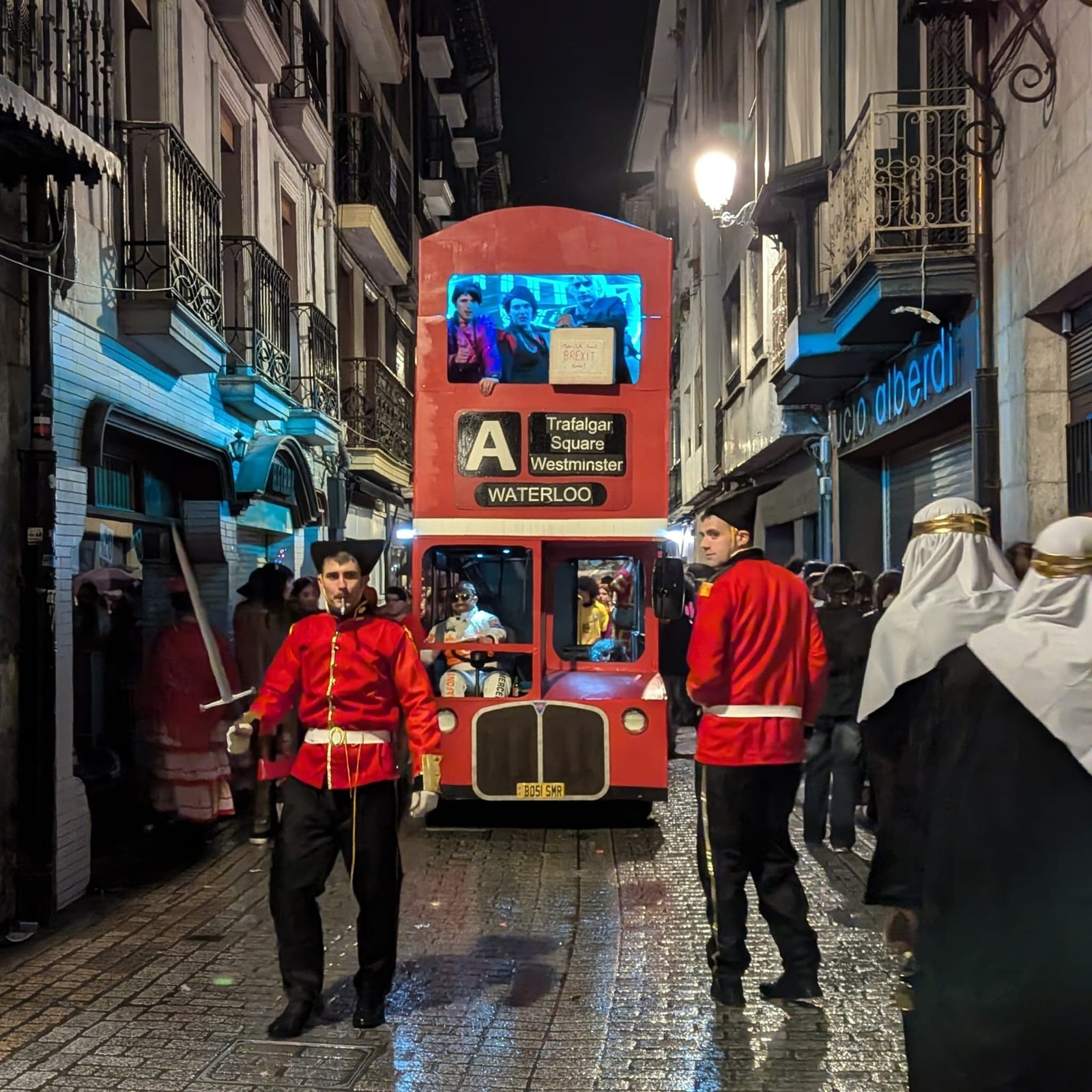 Aje gozoa utzi dute karnabalek