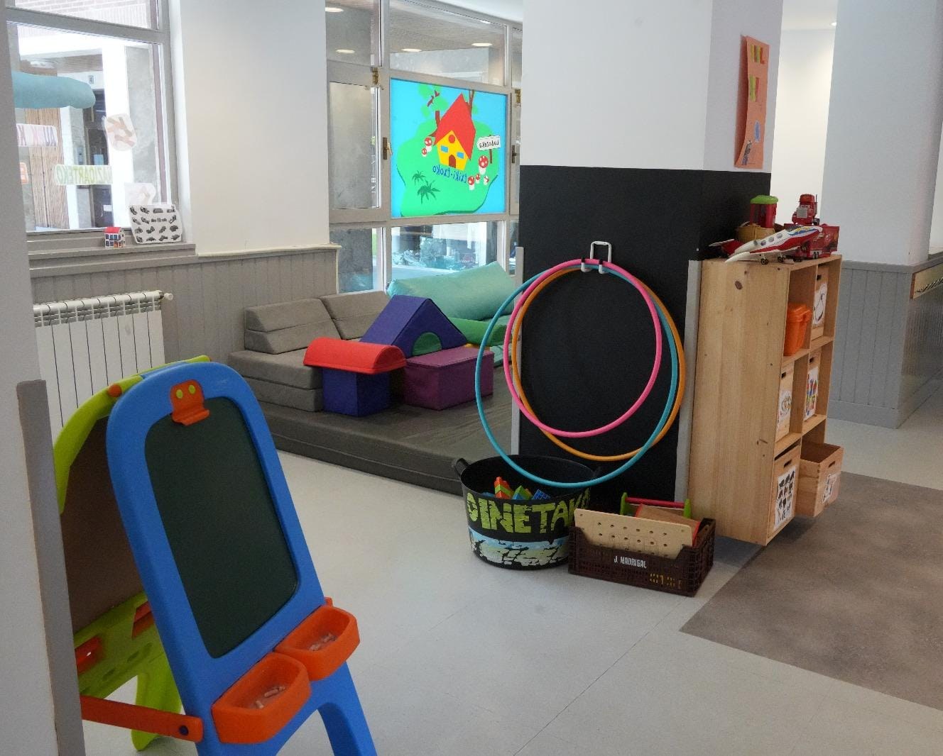 Hitzaldi bana jolasaren garrantziaz eta gazteen antsietateaz