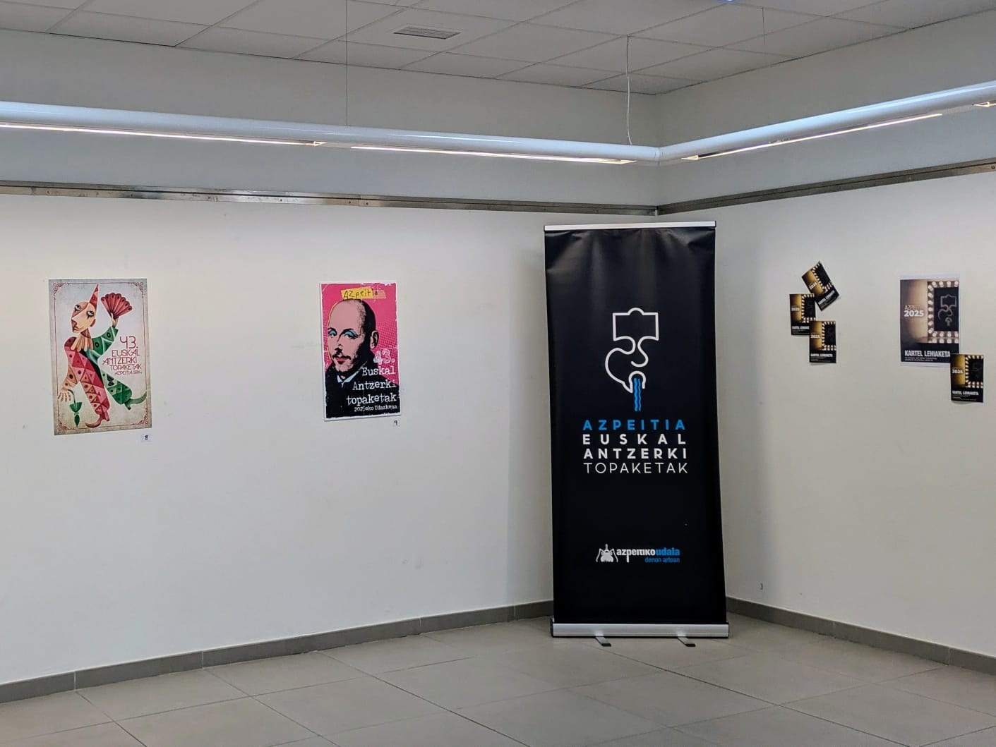 Antzerki Topaketetako kartel lehiaketara aukeztutako lanak, ikusgai