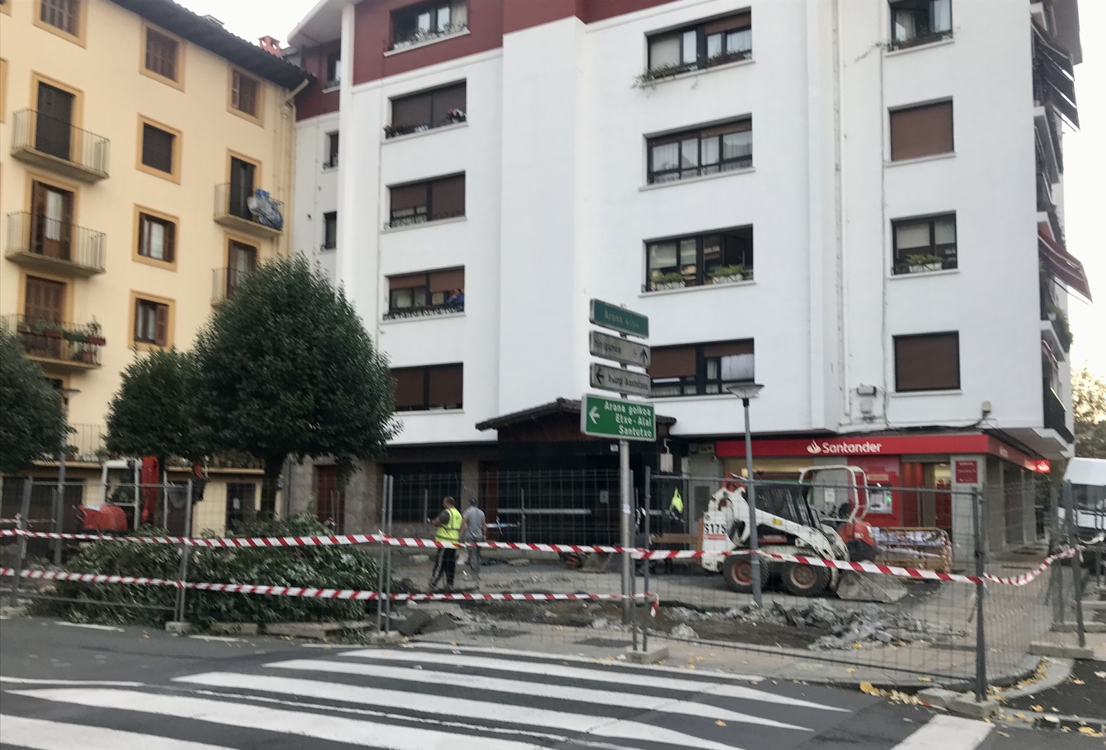 Arana 17-19 etxe-atarien inguruko irisgarritasuna hobetzeko obrak hasi ditu udalak