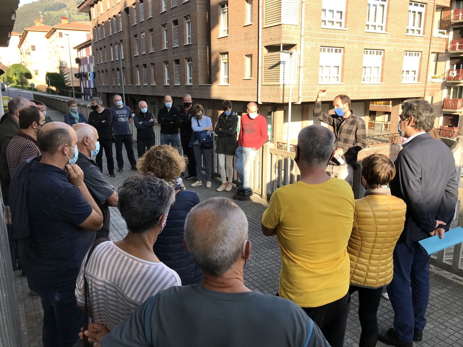 Arana eta Aranagoikoa arteko mugikortasuna hobetzeko igogailuaren proiektua begi onez hartu dute bizilagunek