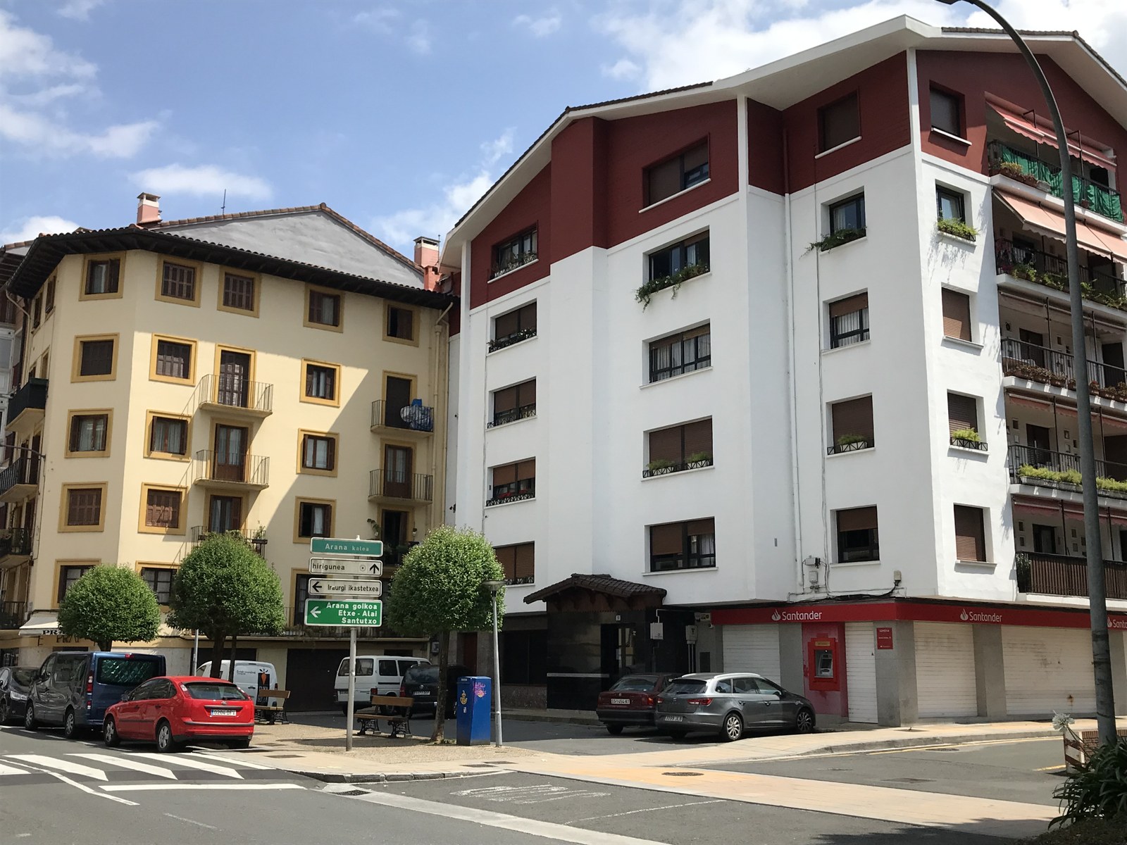 Arana Kaleko 17 eta 12 portalen inguruko irisgarritasuna hobetzeko obrak egingo ditu udalak