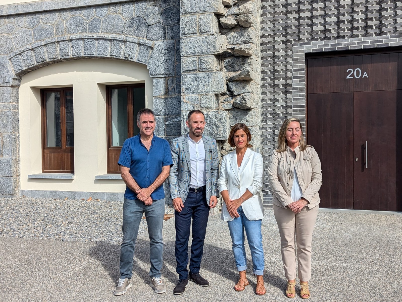 Aste honetan bertan hasiko dira Esklabetako zuzkidura etxeetako giltzak entregatzen