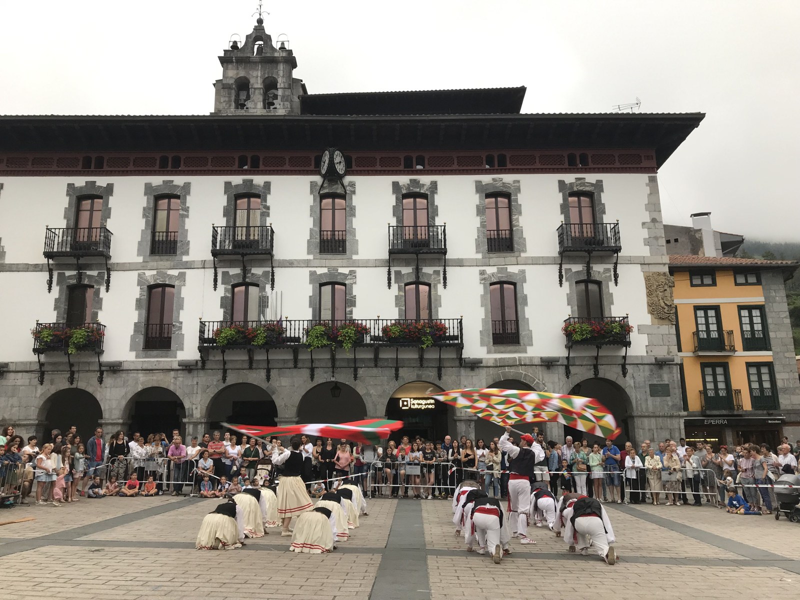 Asteburuan hasiko da 'Azpeitia dantzan'
