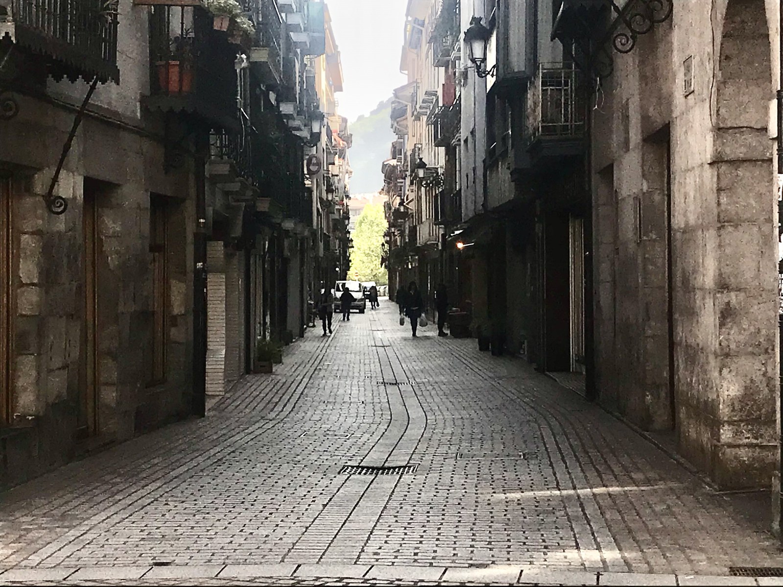 Astelehen arratsaldean Alde Zaharreko estolderia garbituko da