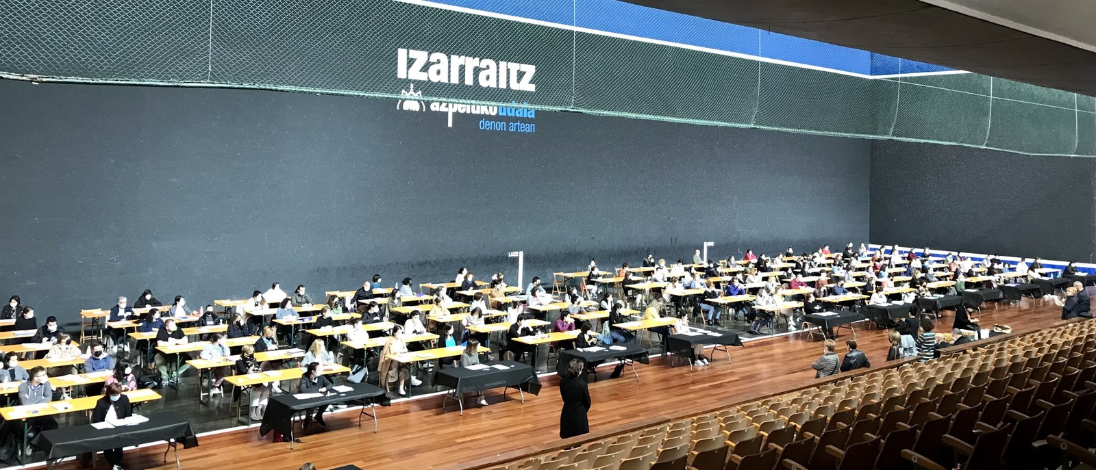 Aurrera doa administrarien lan poltsa osatzeko prozesua; gaur egin da bigarren azterketa