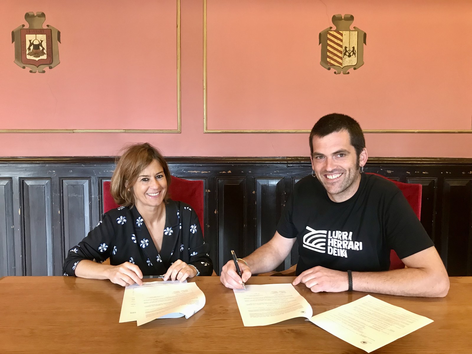 Azoka Plaza dinamizatu eta herritarrak sentsibilizatzeko elkarlanean