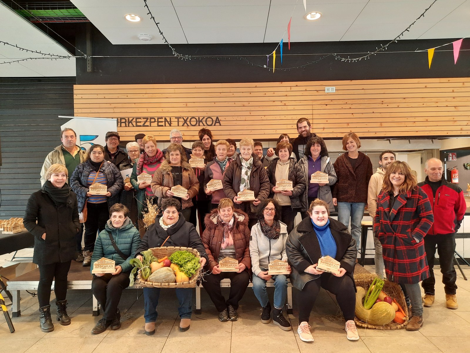Azoka Plazako bosgarren urteurreneko ekitaldia, bideoan