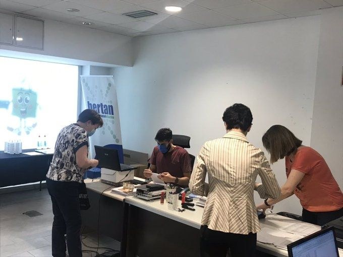 'Azpeitia Zaindu' kanpainarekin bat eginez, bertako merkataritzaren aldeko apustua egin dute herritarrek