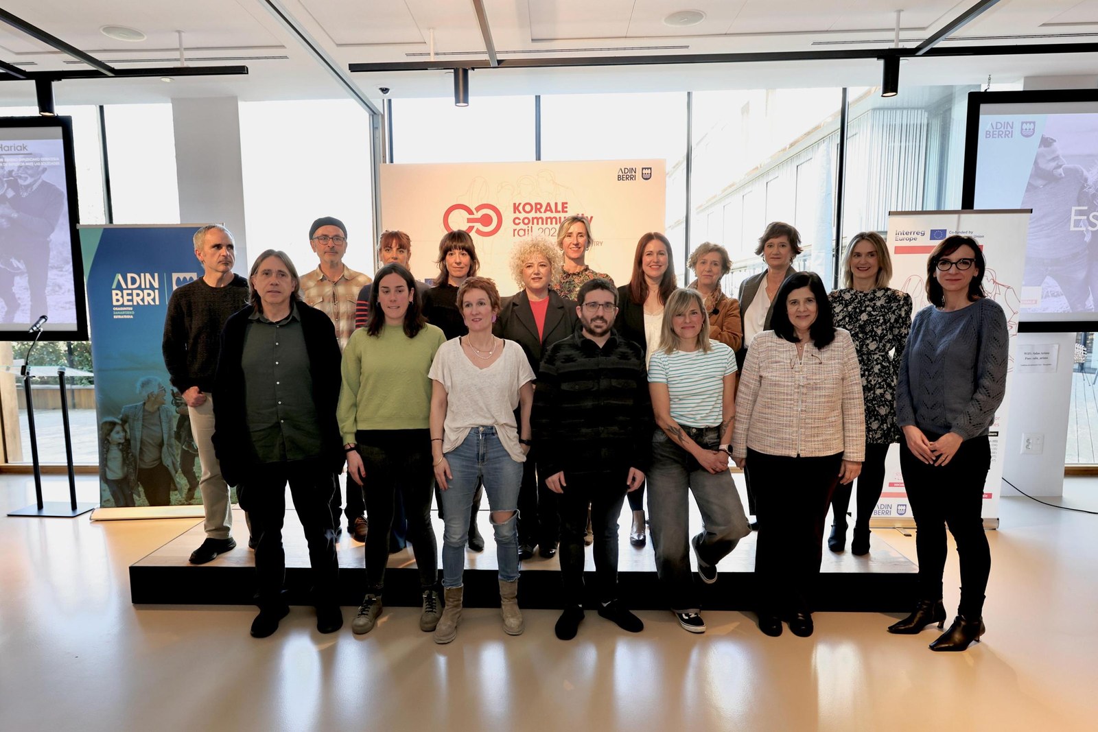 Azpeitiko Udalaren proiektua, Hariak laguntzen onuradunetako bat