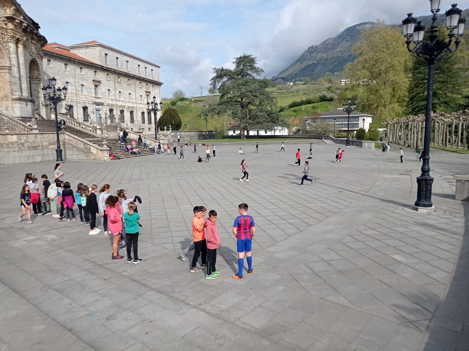 Badator uda, eta udaleku irekiak ere bai