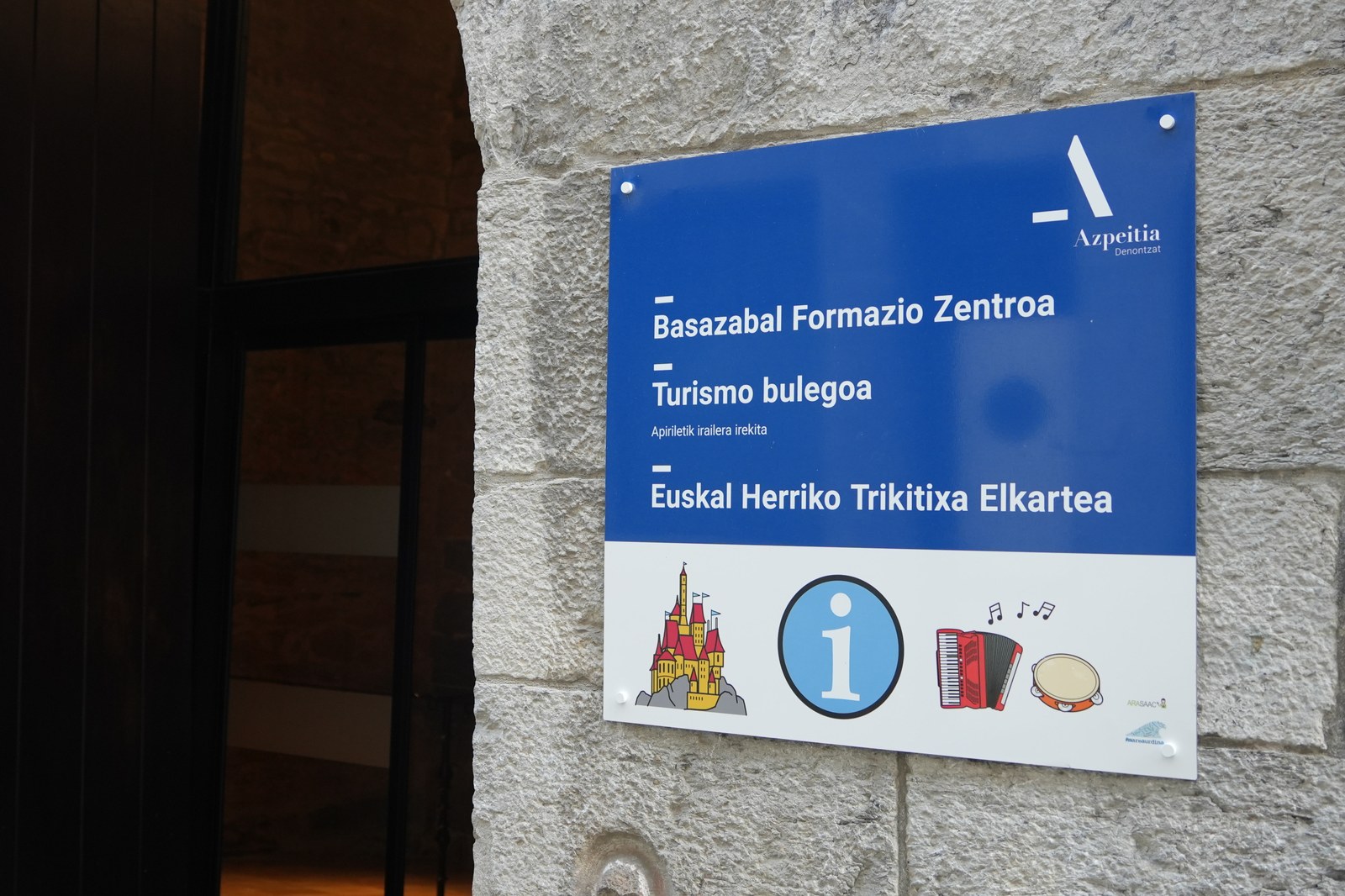 Basazabalgo turismo bulegoa, bihartik aurrera zabalik