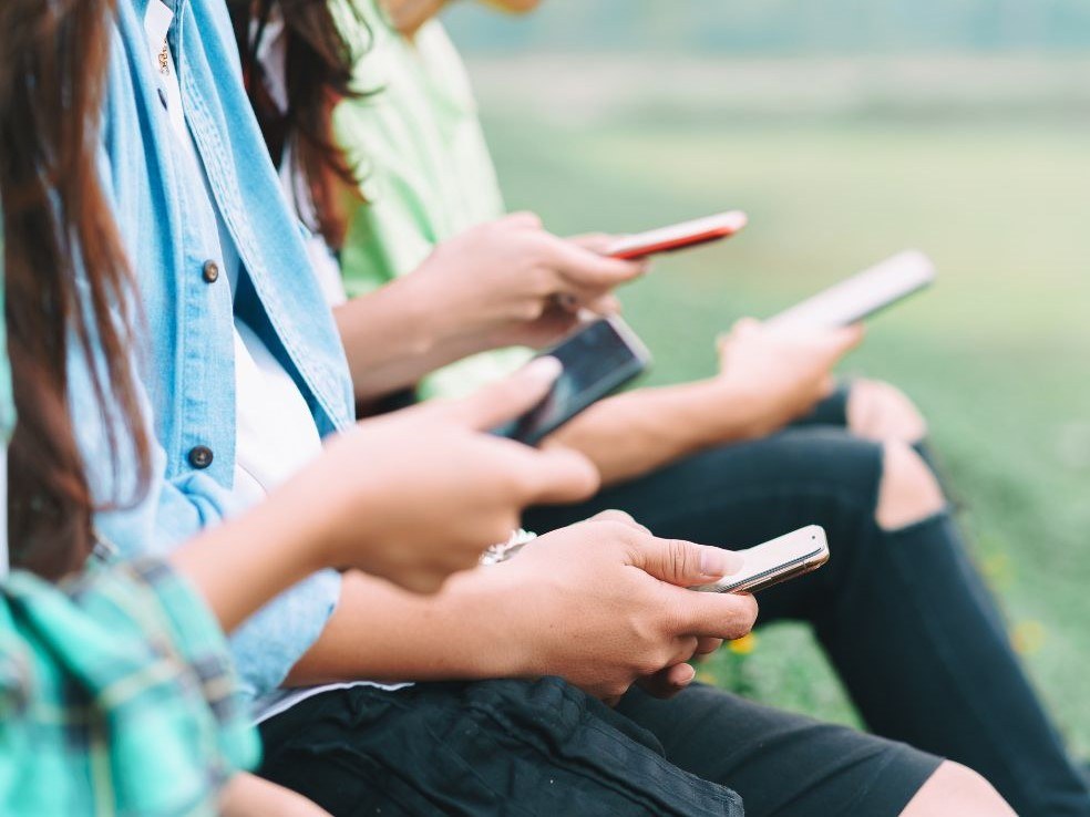 Teknologia berriei buruzko bi solasaldi gurasoentzat