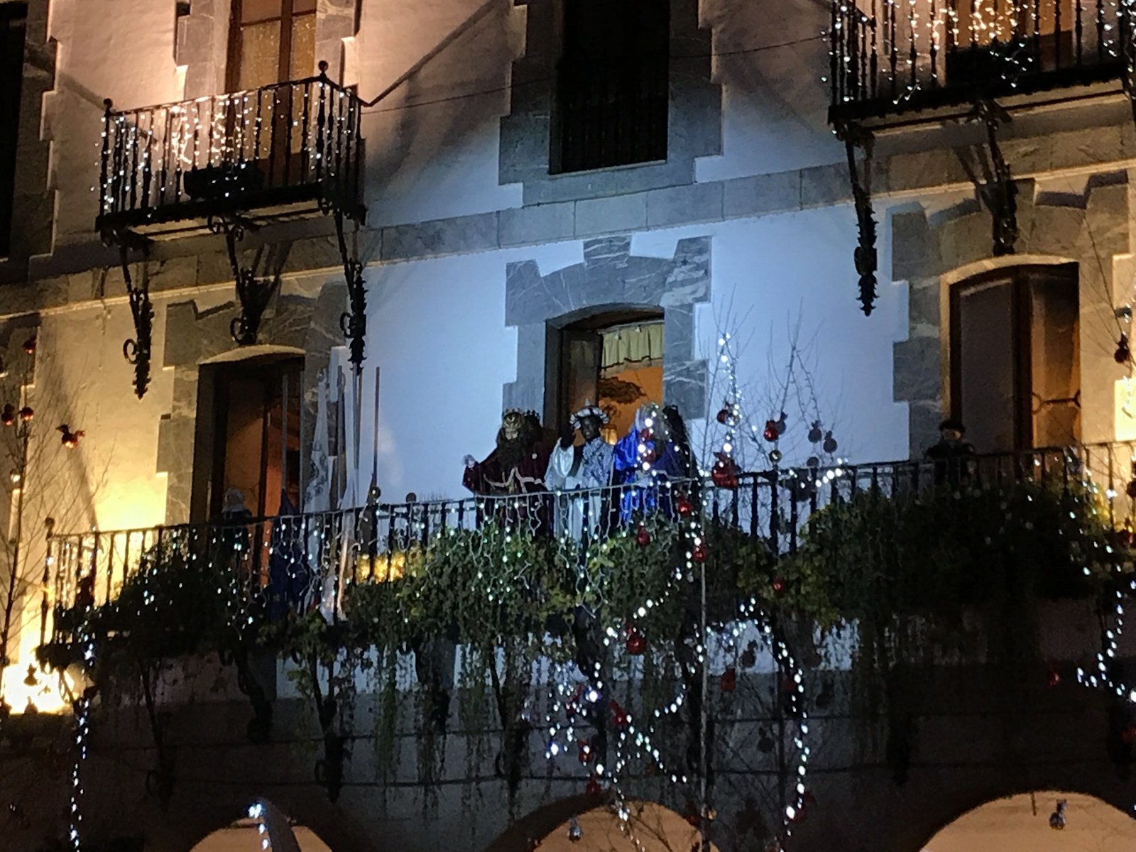 Bihar iritsiko dira pajeak gutunak jasotzera, eta, etzi, erregeen kabalgata izango da