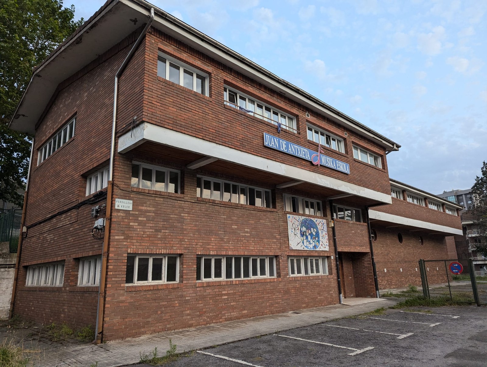 Biharko hasiko dituzte San Migel patronatua botatzeko lanak