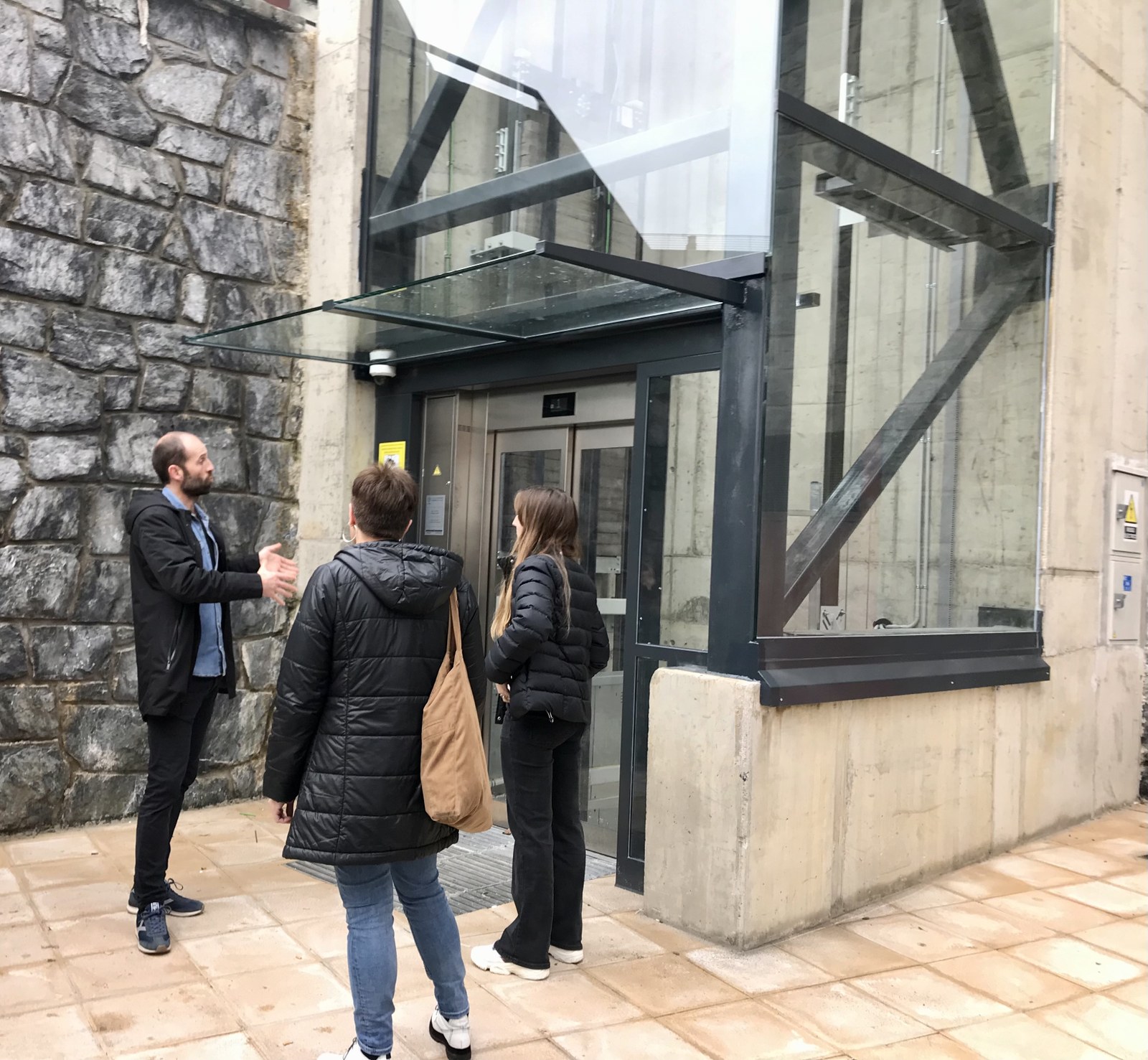 Bihartik, martxan izango da Arana eta Aranagoiko auzoen arteko irisgarritasuna hobetuko duen igogailua