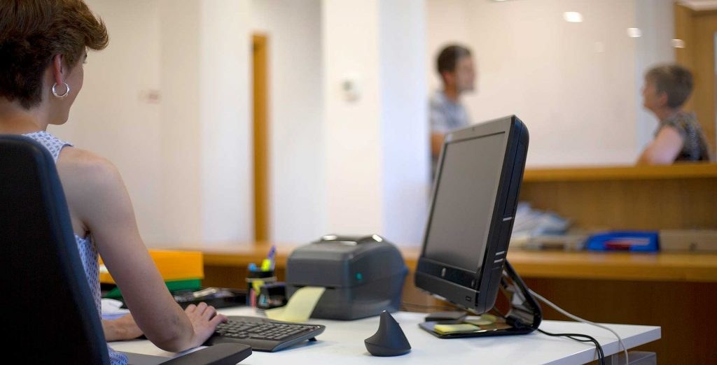 Digitalizaziorako administrari bat kontratatuko du udalak, aldi baterako