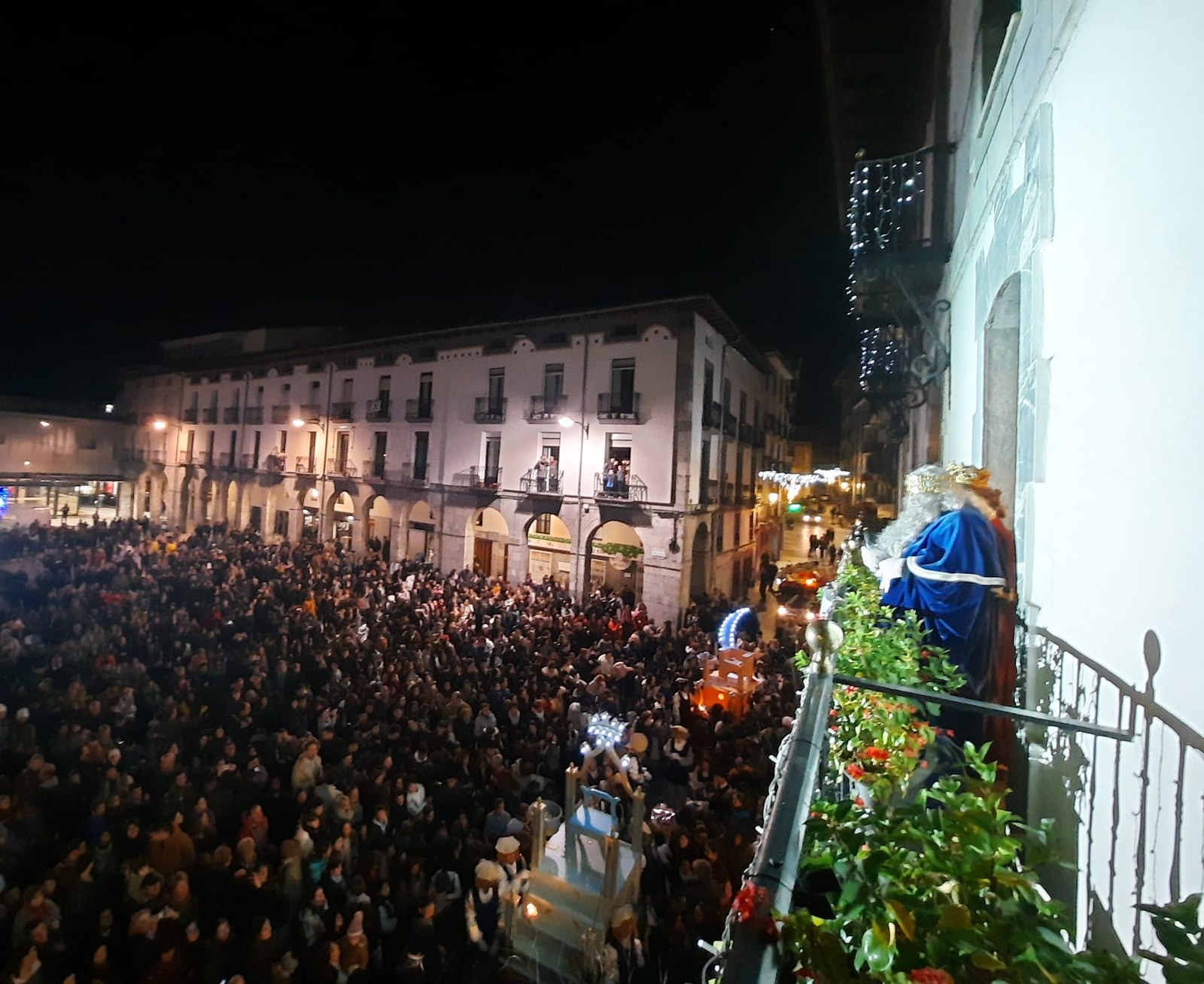 Eguraldiaren eraginez, ibilbide laburragoa egingo dute erregeek