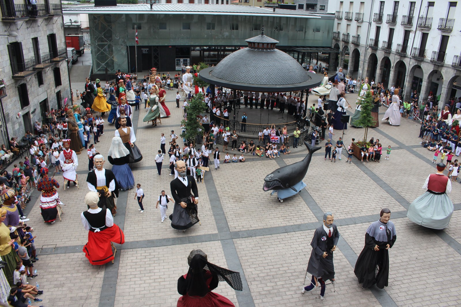 Ekintzaz betetako asteburua, iristear