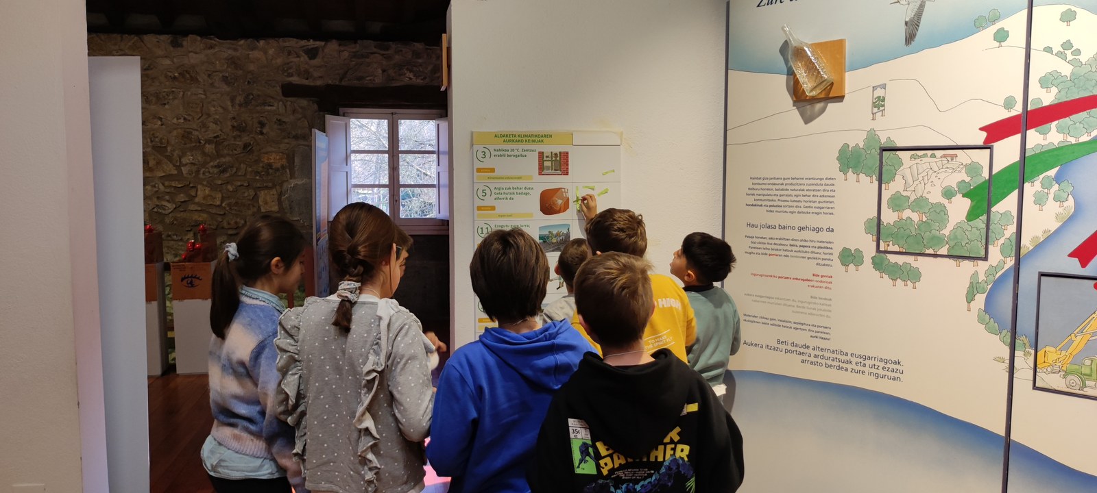 Ekoetxea Azpeitia ingurumen-zentroak Lehen Hezkuntzako ikasleei energia-trantsizioaren protagonista izateko erronka jarri die