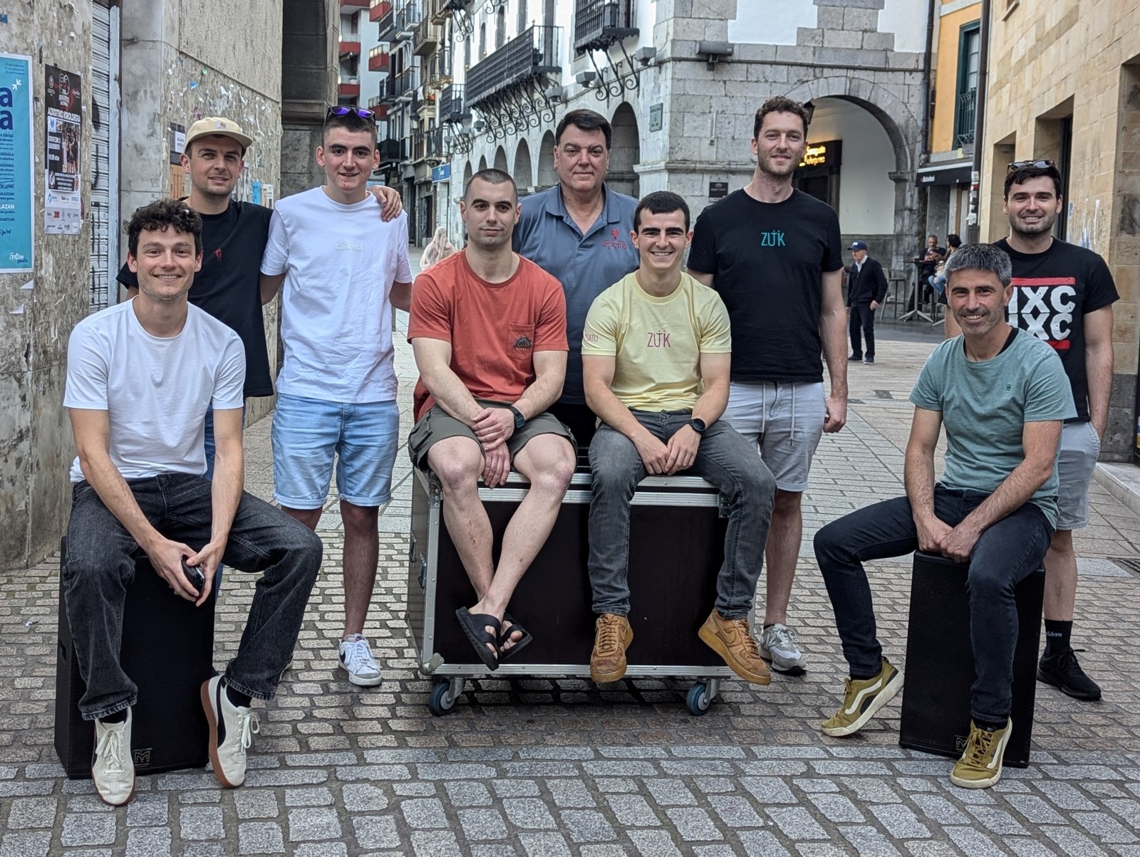 Elektrotxarangak, larunbat arratsaldeak alaitzeko prest