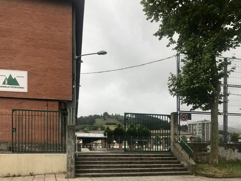 Esleitu dira Karmelo Etxegarai ikastolaren Perdillegiko eraikineko sarrera irrisgarriago egiteko obrak