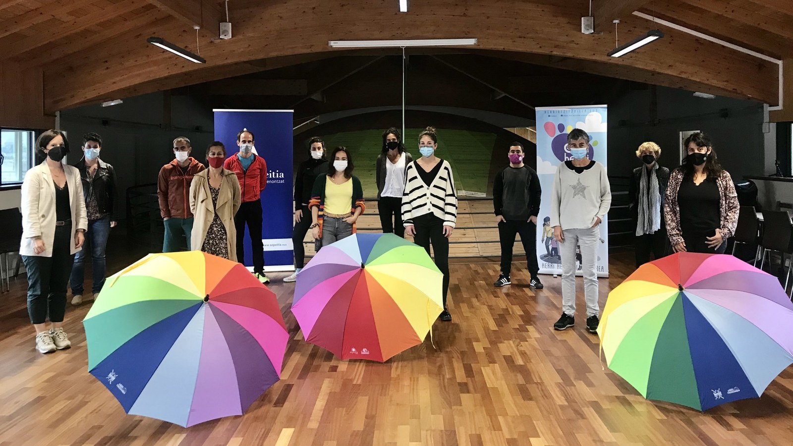 Euskal Herri mailako herri hezitzaileen sarean sartzeko lankidetza hitzarmena sinatu dute Azpeitiko Udalak eta Oinherri herri hezitzaileak sustatzeko elkarteak