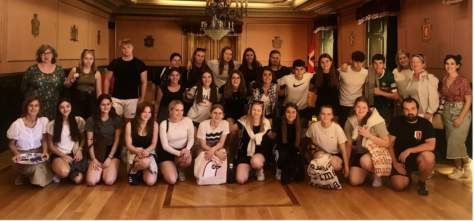 Finlandiako ikasleak, udaletxean