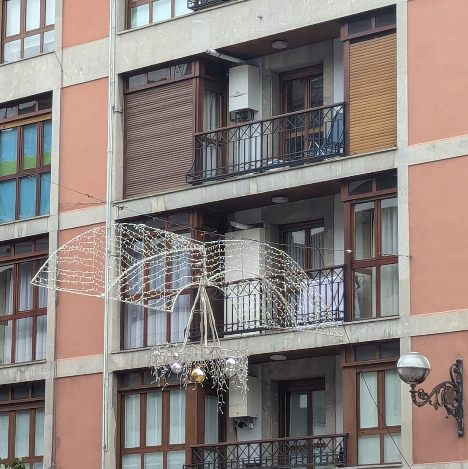 Gabonetako argiak, bihartik piztuta