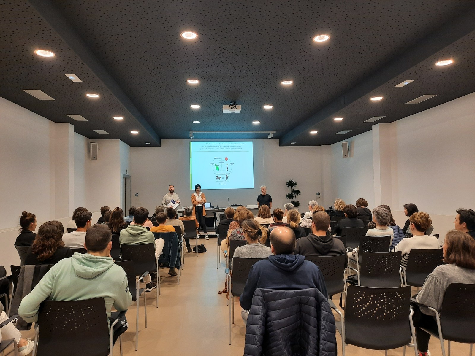 Gaur, maiatzak 31, nerabeen gurasoekin egingo den solasaldiarekin bukatuko dira Guraso Eskolak