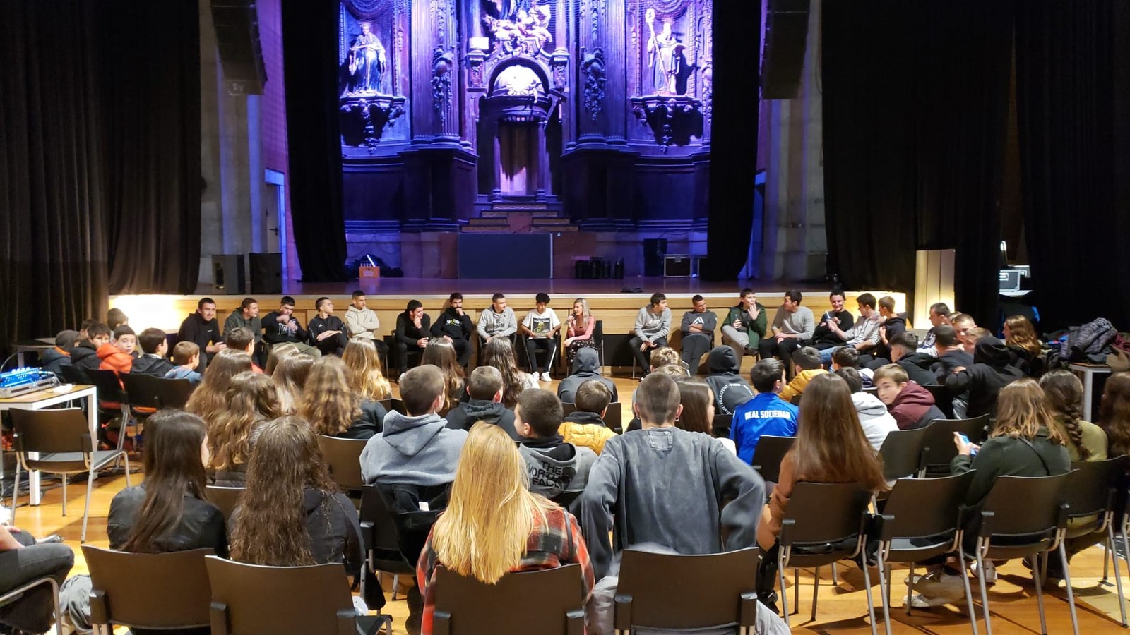 Gazte eta nerabe musikarien esperientziak ezagutu eta elkarbanatzeko aukera izan zen 'Gazteak eta musika' saioan