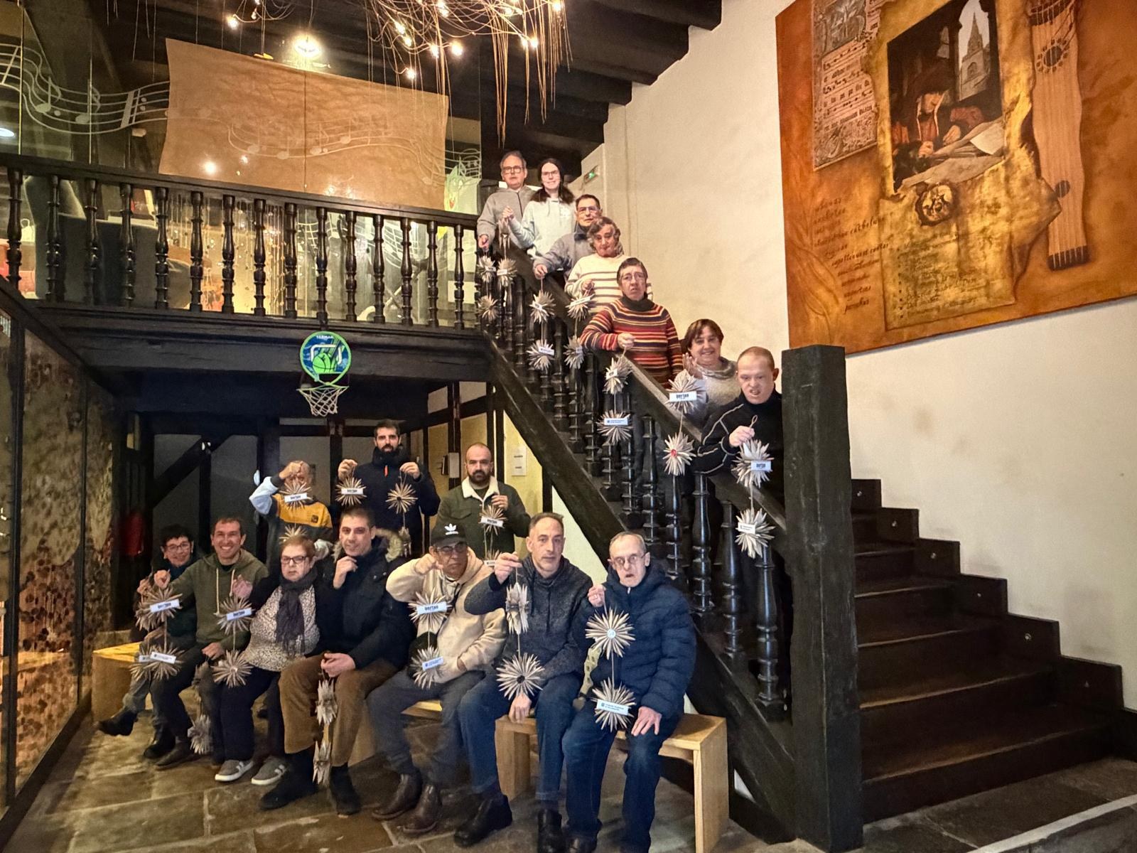 Goienetxeko kideei esker, Gabon giroz jantziko dira  herriko eraikin publikoak eta saltokiak