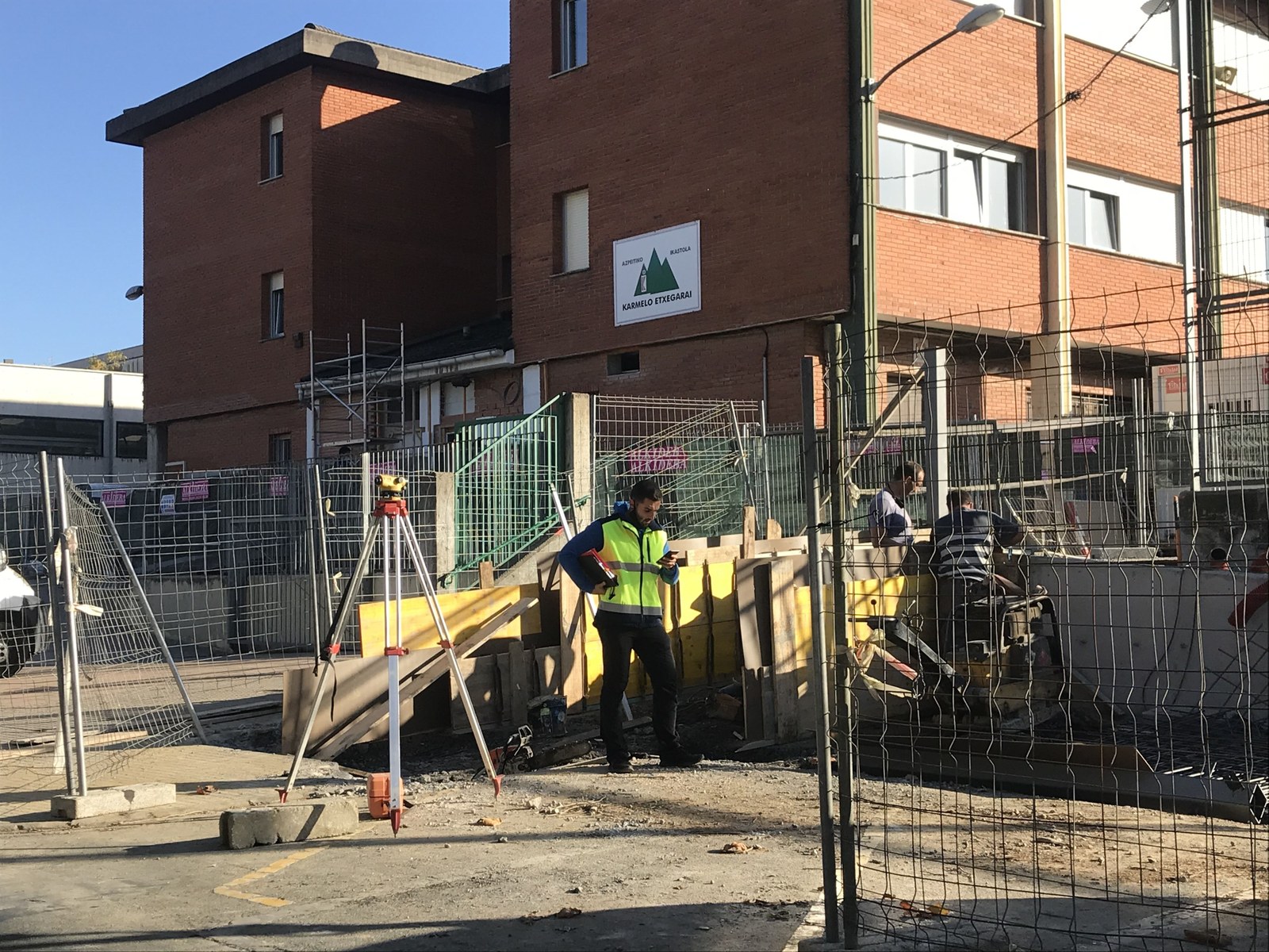 Hasi dira Karmelo Etxegarai ikastolako irisgarritasuna hobetzeko obrak