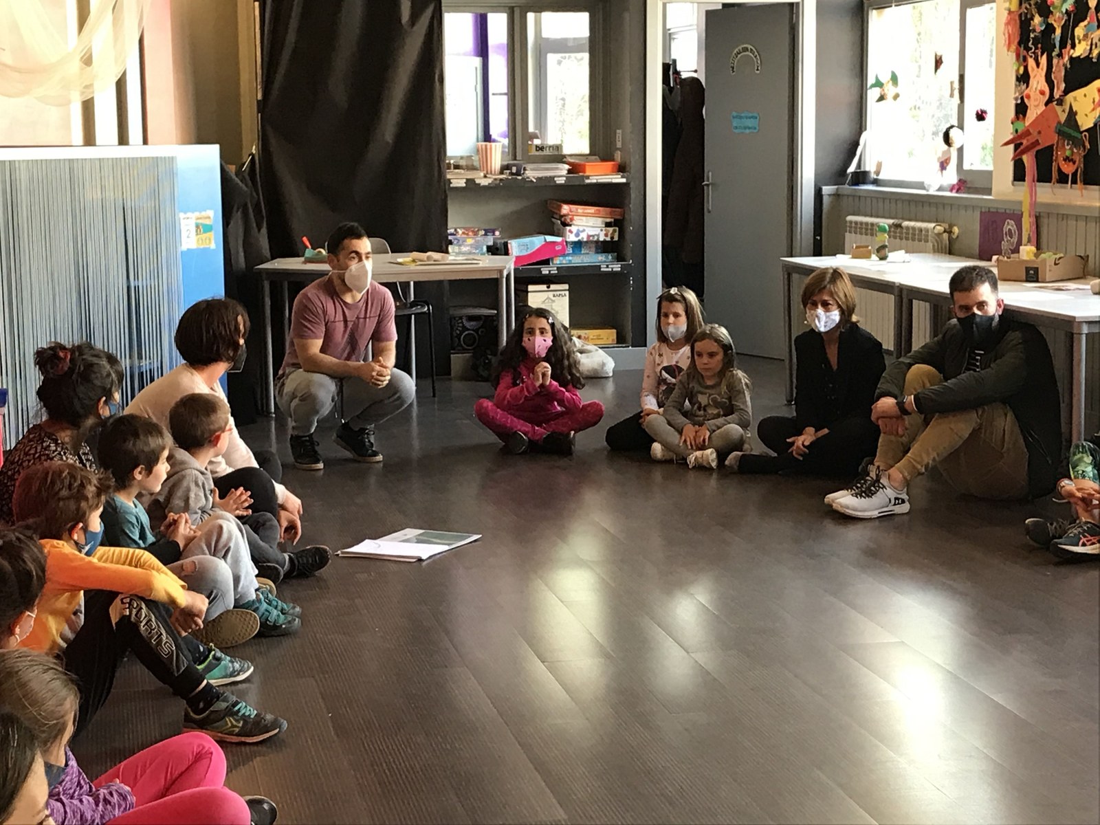 Haurren ekarpenetatik abiatuta, denontzako Azpeitia osatzen