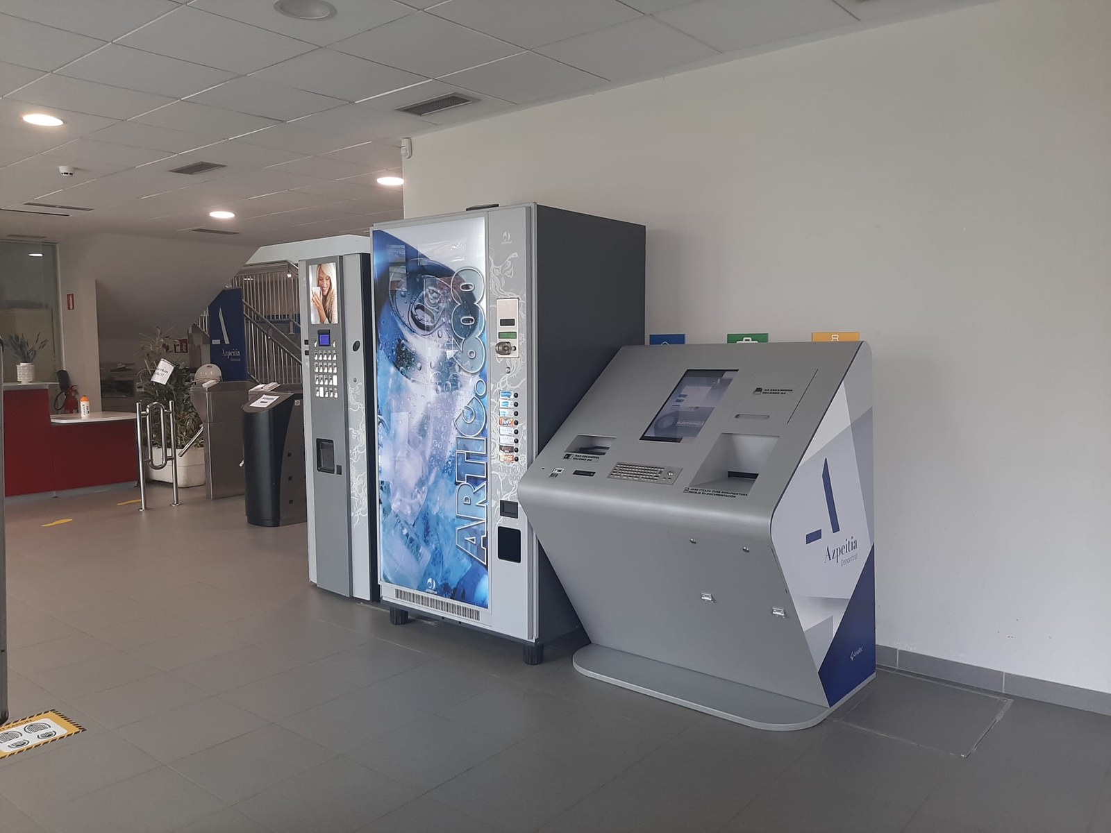 HAZeko izapide elektronikoak egiteko ekipoa igerilekuan egongo da aurrerantzean