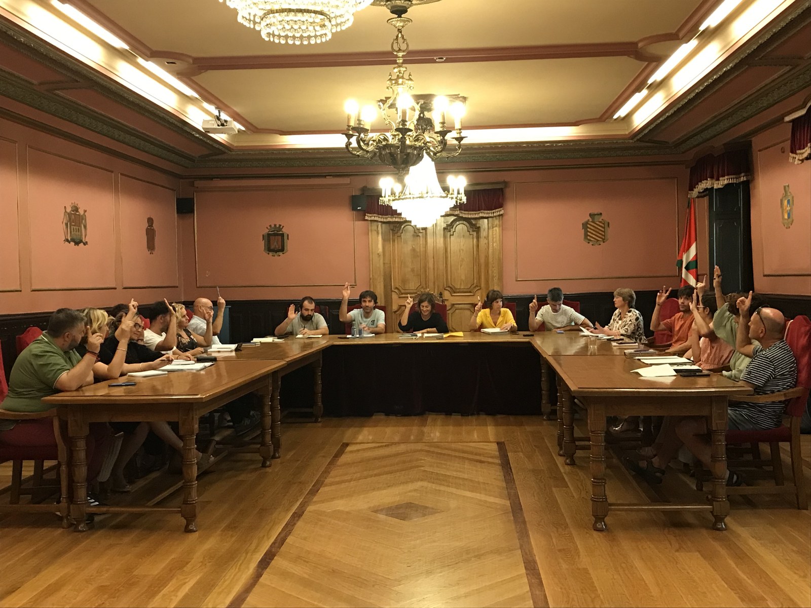 Hizkuntza eskubideen aurkako epaiaren inguruko mozioa onartu da aho batez