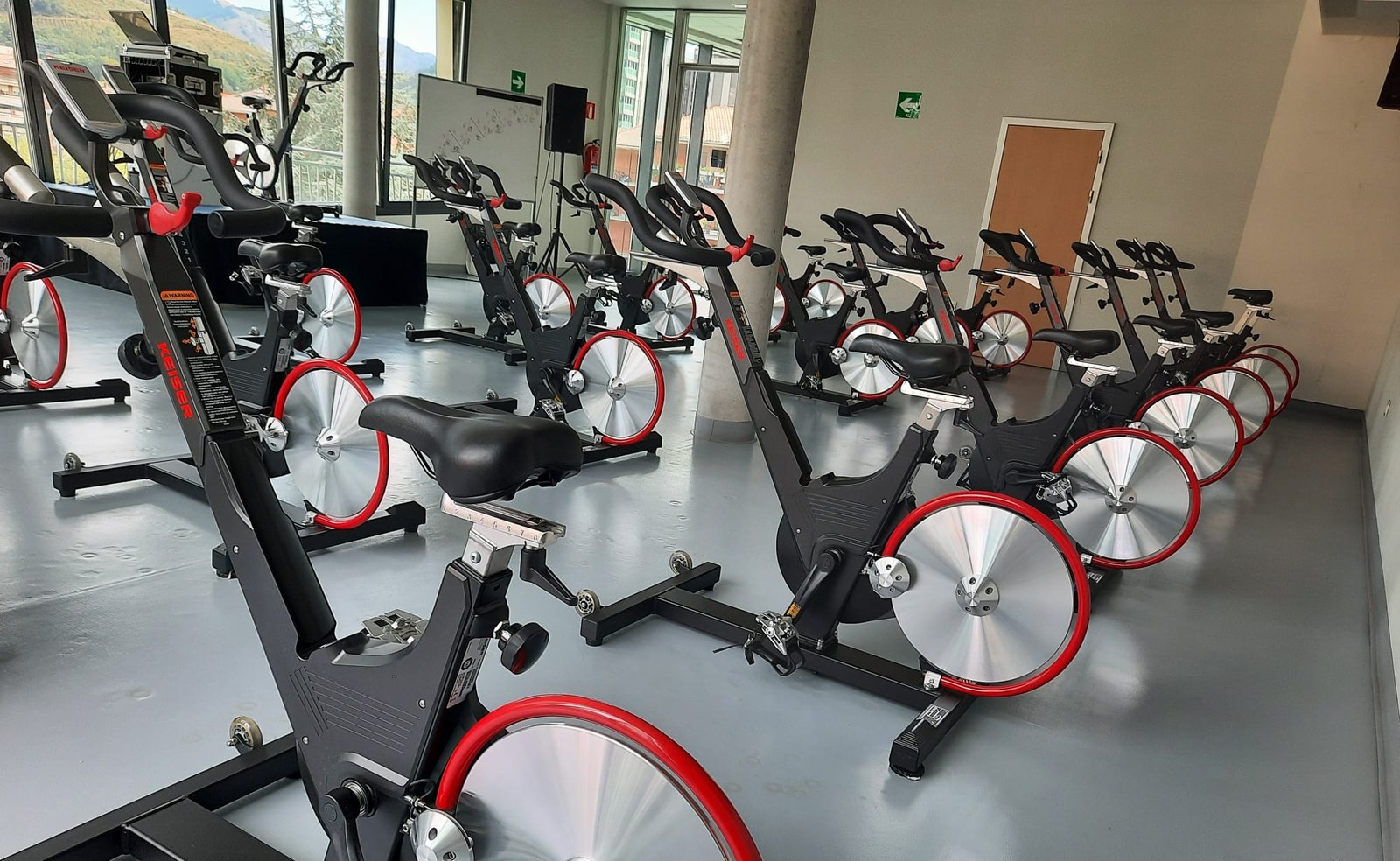 Hobariak jasotzen jarraitu ahal izateko, abenduaren 19rako aurkeztu behar dira agiriak igerilekuko harreran