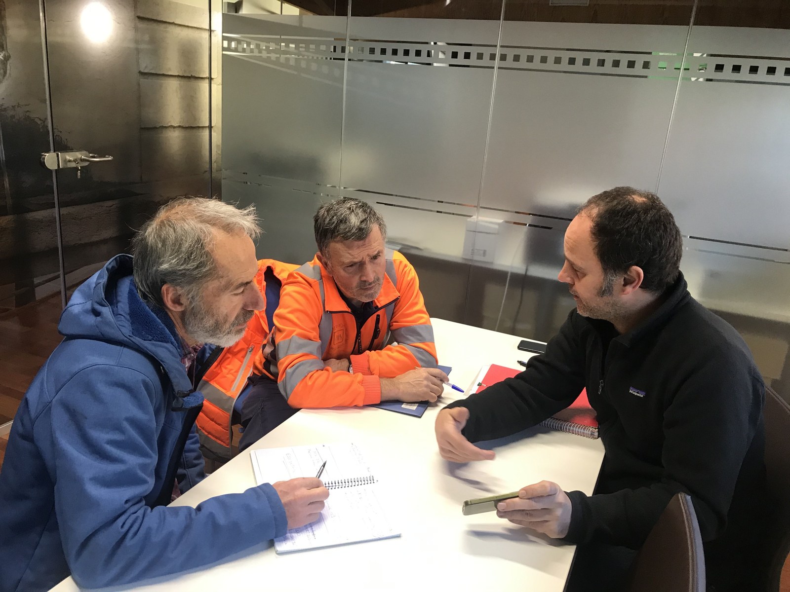 Hondakin bilketa egingo dute igande goizaldean, arazoaren inguruan sentsibilizatzeko