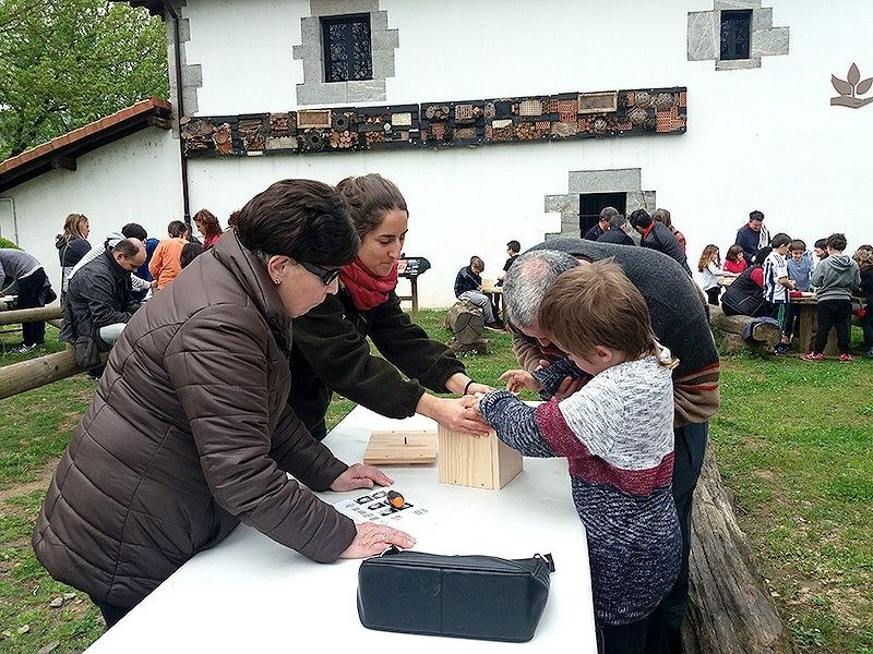 Iaz jarritako habi-kutxak ikuskatzeko tailerra izango da apirilaren 28an, Ekoetxean