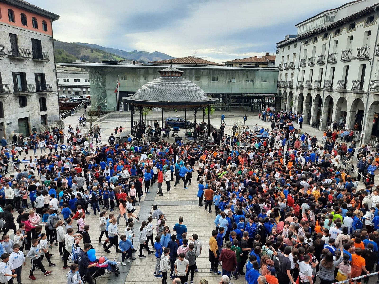 Ikasleak prest Korrika Txikirako