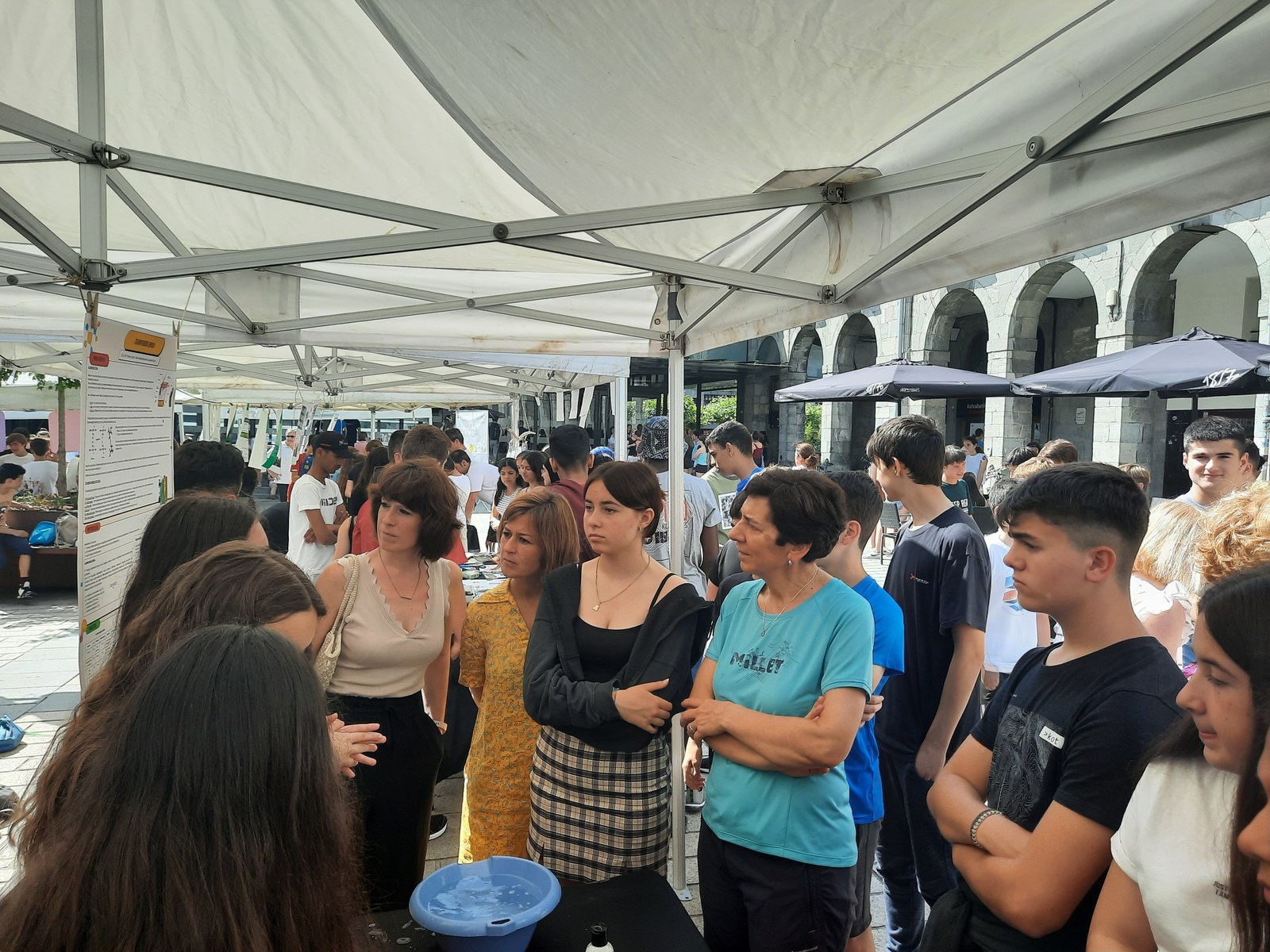 Ikasleen zientzia eta teknologia esperimentuak, plazara