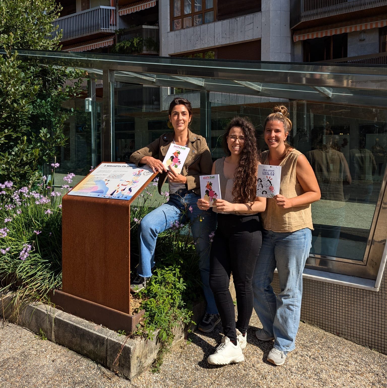 Ikastaro eta jarduera eskaintza oparoa, emakumeak ahalduntzea helburu hartuta