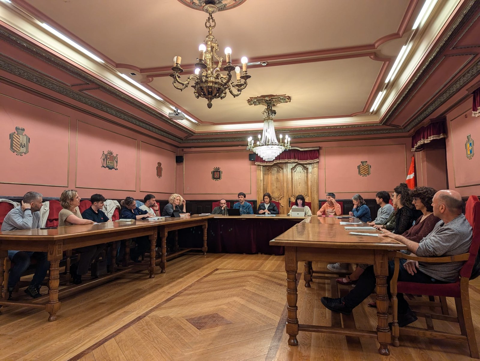 Ikasturte berriko lehen udalbatzarra, asteartean