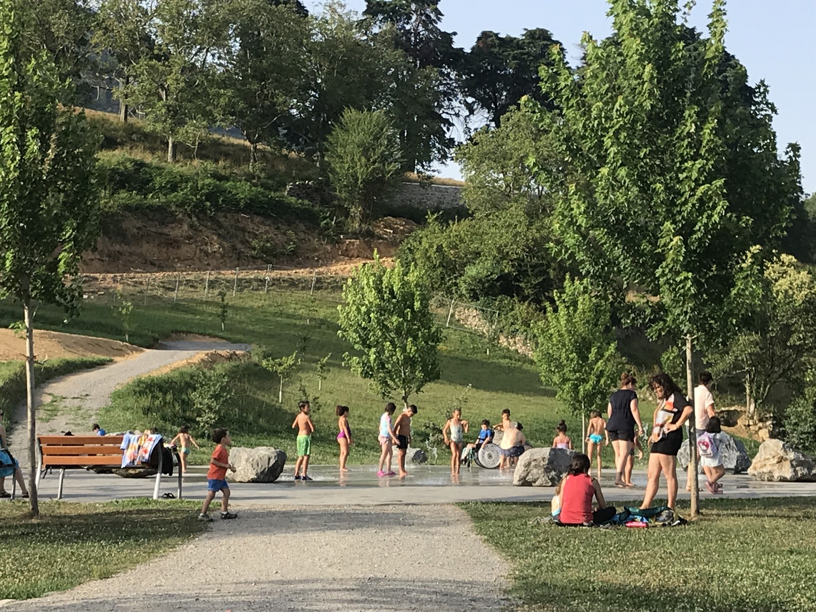 Izarraizko ateko ur-txorroak bihartik irekita izango dira