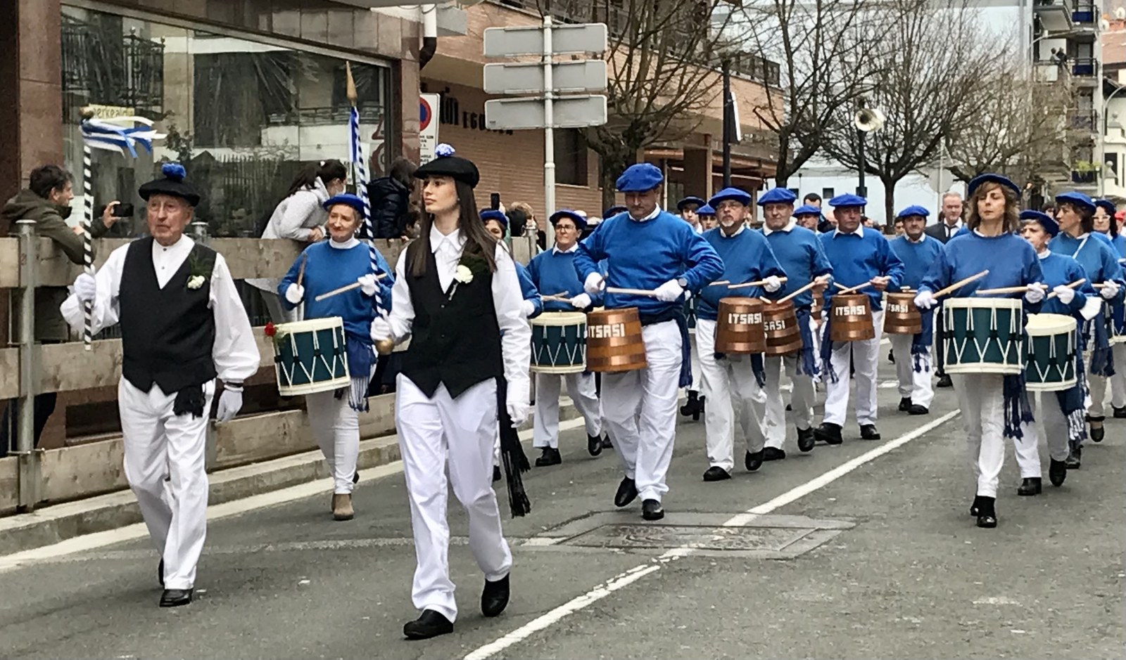 Jai karnabalean artzai-inudeen danbor taldean irten nahi dutenentzako deialdi irekia