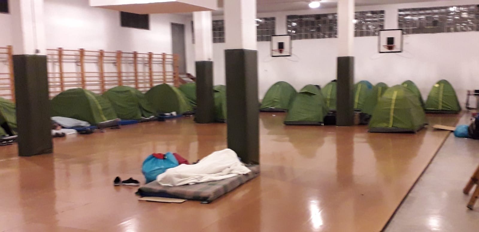 Kale-saltzaileentzako aterpea atonduko du udalak festa egunetarako